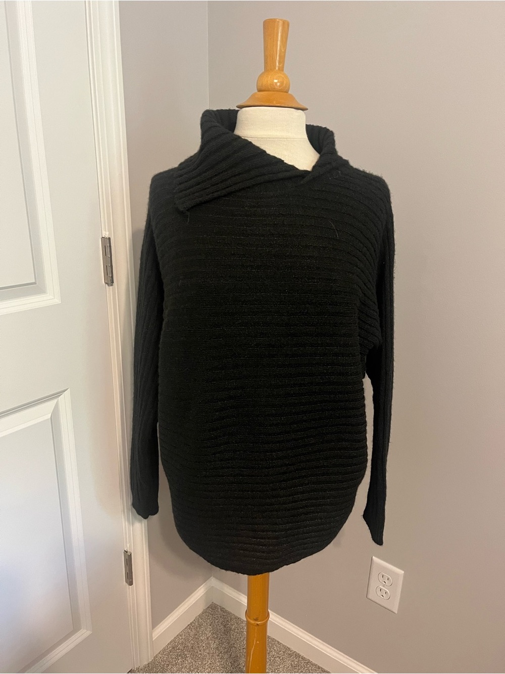 Max Studio Black Ribbed Folded Collar Neck Sweater Sz Small NWT